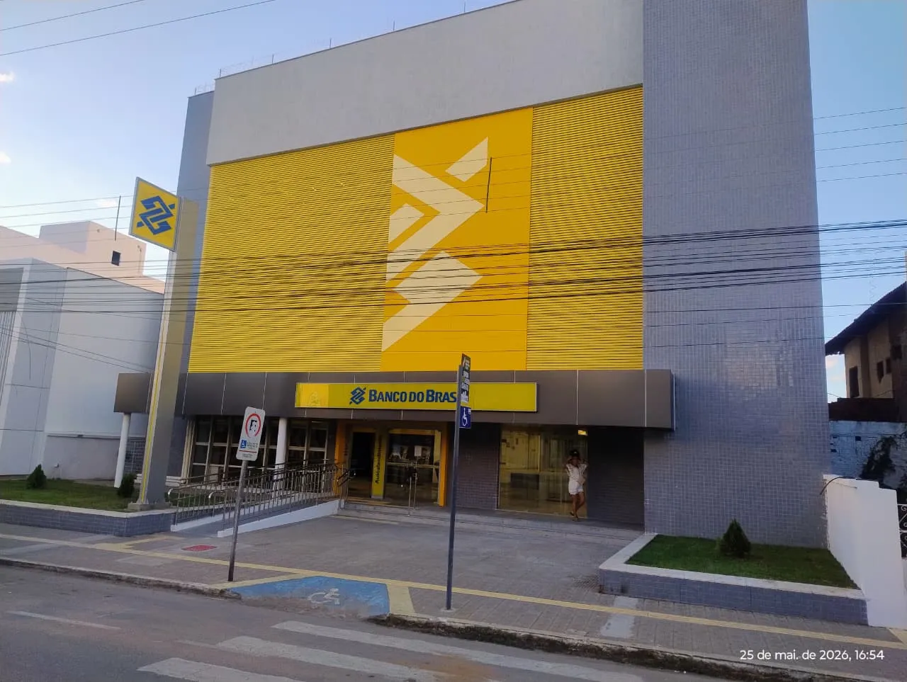 Detalhe da fachada ACM da agência