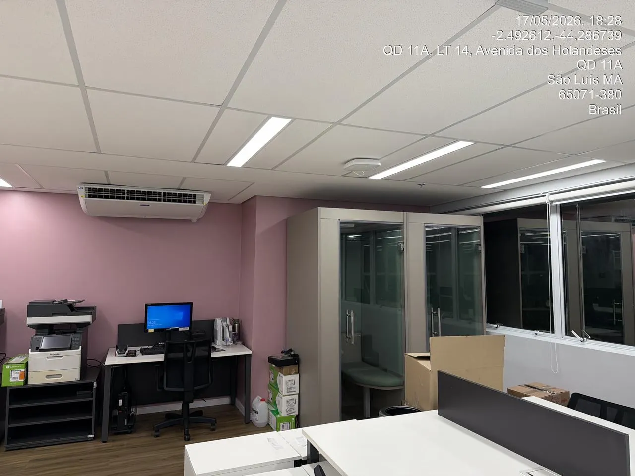 Detalhe de área de atendimento da agência