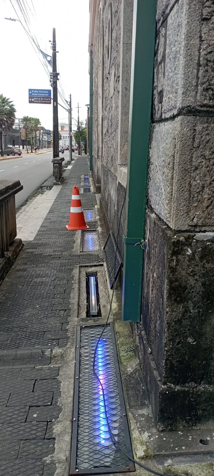 Detalhe da obra na calçada histórica